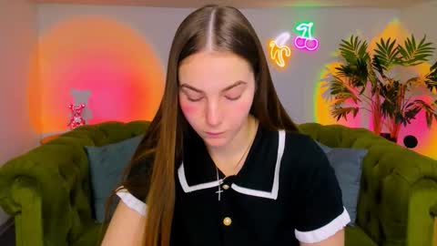 Snapshot of _cuddle_bug_ chatting on November 18, 1:15 pm Erika online show from November 18, 1:15 pm