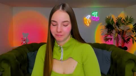 Snapshot of _cuddle_bug_ chatting on November 22, 6:23 am Erika online show from November 22, 6:23 am