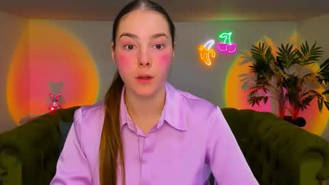 Snapshot of _cuddle_bug_ chatting on November 28, 9:12 am Erika online show from November 28, 9:12 am