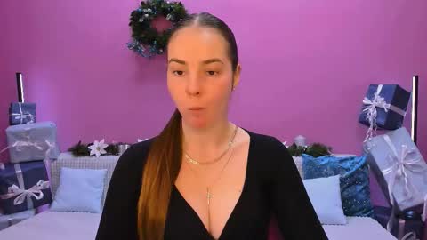 Snapshot of _cuddle_bug_ chatting on December 15, 1:15 pm Erika online show from December 15, 1:15 pm