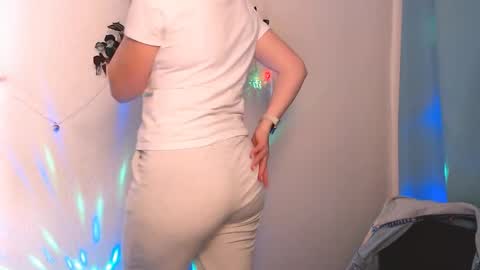 Snapshot of _cutie_and_shy_ chatting on May 6, 6:41 am _cutie_and_shy_ online show from May 6, 6:41 am