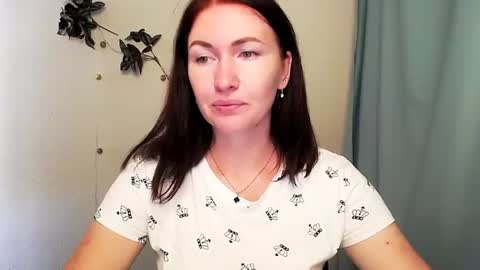 Snapshot of _cutie_and_shy_ chatting on July 1, 7:43 am _cutie_and_shy_ online show from July 1, 7:43 am
