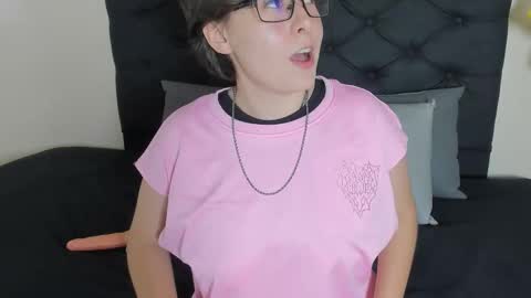 Snapshot of _daarcy chatting on March 18, 3:31 am Darcy online show from March 18, 3:31 am