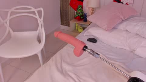 Snapshot of _dakota_a chatting on December 9, 9:48 pm Dakota online show from December 9, 9:48 pm