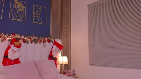 Snapshot of _dakota_a chatting on December 19, 2:35 pm Dakota online show from December 19, 2:35 pm