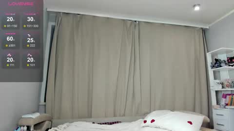 Snapshot of _darknessqueen_ chatting on December 15, 11:03 am Emilia online show from December 15, 11:03 am