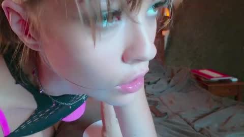 DemiDee online show from February 27, 11:52 am