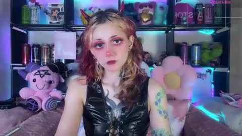 Kate online show from June 7, 9:07 pm