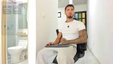 Snapshot of _duriel chatting on February 26, 6:40 pm Duriel online show from February 26, 6:40 pm