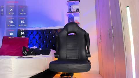 Snapshot of _duriel chatting on April 2, 10:51 pm Duriel online show from April 2, 10:51 pm