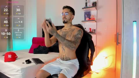 Snapshot of _duriel chatting on April 7, 4:40 pm Duriel online show from April 7, 4:40 pm