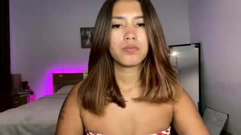 Snapshot of _elisavae chatting on December 3, 1:20 pm elisa online show from December 3, 1:20 pm