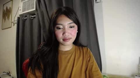 Snapshot of _ellevivien chatting on November 27, 7:27 pm Elle online show from November 27, 7:27 pm