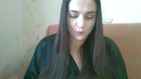 Snapshot of _eloizi_dev chatting on February 23, 2:35 pm Eloiz online show from February 23, 2:35 pm