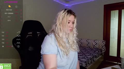 chloue and Gretta online show from January 9, 6:15 pm