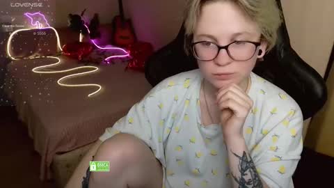 chloue and Gretta online show from March 29, 7:36 pm