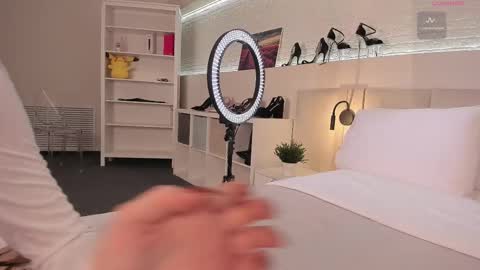 Snapshot of _emiliaa_ chatting on December 2, 2:50 am Milana online show from December 2, 2:50 am