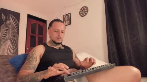 Snapshot of _emilio_escobar chatting on April 21, 9:48 am Emilio online show from April 21, 9:48 am