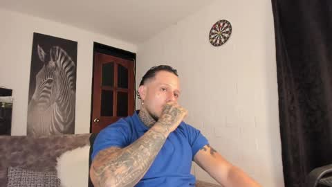 Snapshot of _emilio_escobar chatting on June 2, 9:33 am Emilio online show from June 2, 9:33 am