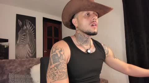 Snapshot of _emilio_escobar chatting on June 6, 9:25 am Emilio online show from June 6, 9:25 am