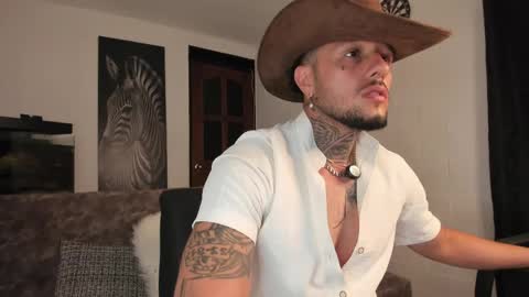 Snapshot of _emilio_escobar chatting on June 8, 9:31 am Emilio online show from June 8, 9:31 am