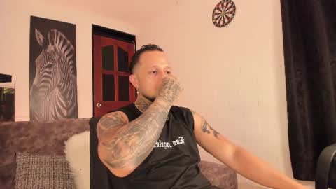 Snapshot of _emilio_escobar chatting on June 19, 10:08 am Emilio online show from June 19, 10:08 am