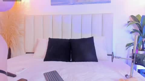 Snapshot of _emily_queen chatting on June 3, 5:54 am Emily Queen online show from June 3, 5:54 am