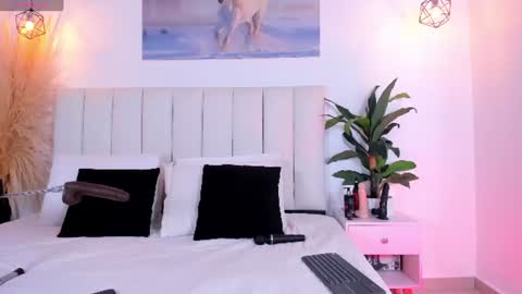 Emily Queen online show from July 7, 5:32 am