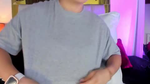 Snapshot of _emily_r chatting on September 28, 12:10 pm Isabella online show from September 28, 12:10 pm