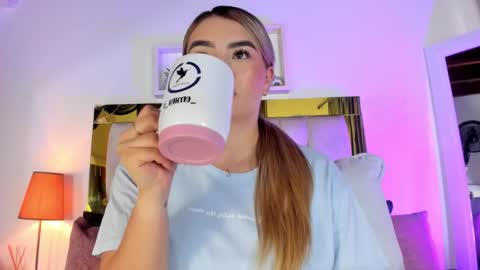 Snapshot of _emily_r chatting on October 6, 12:02 pm Isabella online show from October 6, 12:02 pm