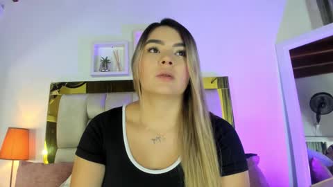 Snapshot of _emily_r chatting on October 15, 12:05 pm Isabella online show from October 15, 12:05 pm