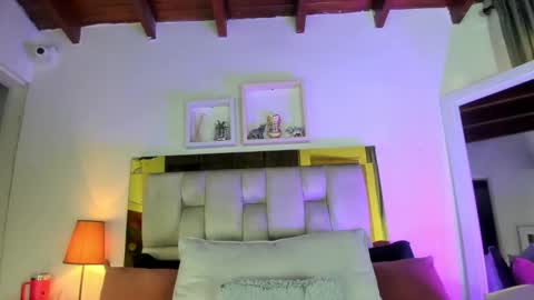 Snapshot of _emily_r chatting on October 28, 12:09 pm Isabella online show from October 28, 12:09 pm