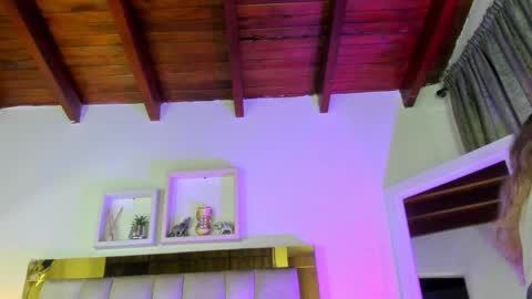 Snapshot of _emily_r chatting on November 25, 12:05 pm Isabella online show from November 25, 12:05 pm