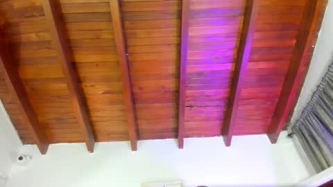 Snapshot of _emily_r chatting on December 3, 12:03 pm Isabella online show from December 3, 12:03 pm