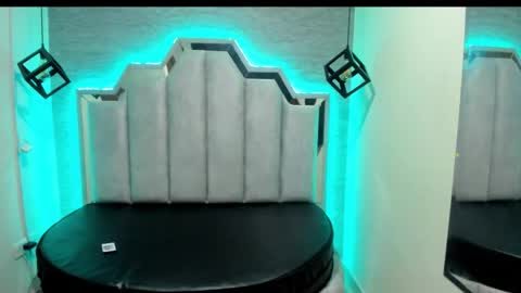 Emily  online show from October 7, 11:18 am