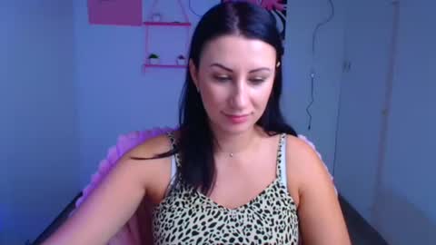 Snapshot of _emma_lay chatting on October 23, 11:53 am Emma online show from October 23, 11:53 am