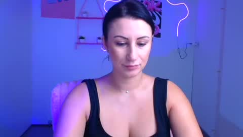 Emma online show from November 12, 1:11 pm