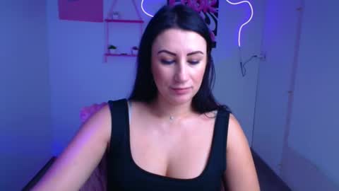 Emma online show from November 24, 1:00 pm