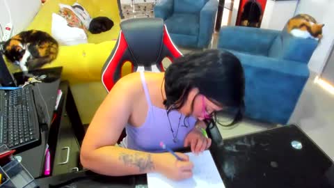 Emma online show from February 3, 8:35 pm