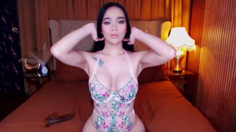 Snapshot of _empressvalerie_ chatting on September 27, 6:57 pm _empressvalerie_ online show from September 27, 6:57 pm