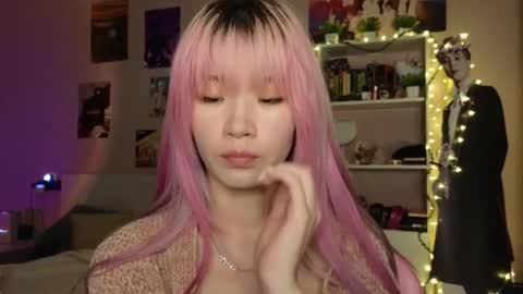 EveEva online show from March 12, 2:50 am