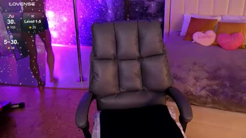 Snapshot of _f_r_a_u_ chatting on October 13, 1:05 am  F R A U  online show from October 13, 1:05 am