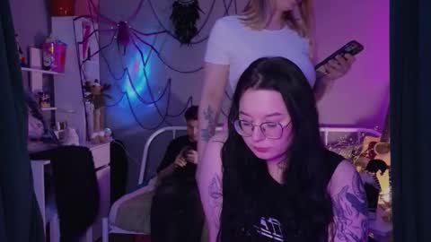 Snapshot of _favorite_ chatting on November 2, 9:06 pm KENDALL NATHAN MARRY RYANPVT IS OPEN online show from November 2, 9:06 pm