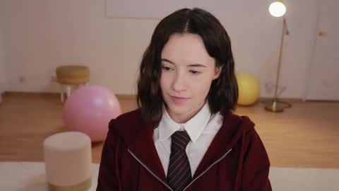 Essie  online show from October 15, 1:44 pm