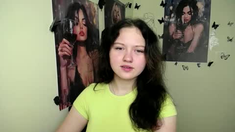 Snapshot of _foxy_lady chatting on September 19, 6:04 am Alice online show from September 19, 6:04 am