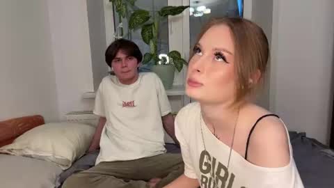 Kaithie and Jessie online show from June 16, 6:43 pm