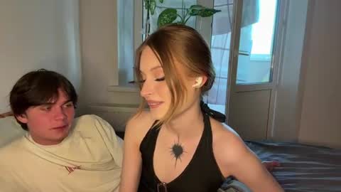 Kaithie and Jessie online show from June 17, 5:36 pm
