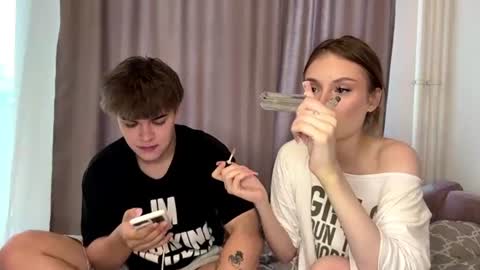 Kaithie and Jessie online show from July 2, 4:13 pm
