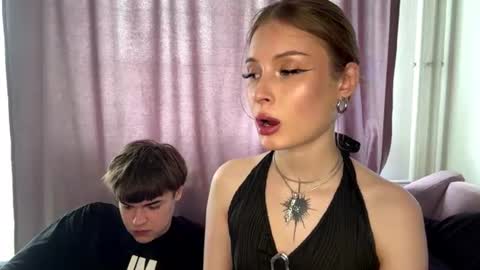 Kaithie and Jessie online show from July 8, 12:20 pm