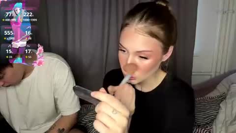 Kaithie and Jessie online show from July 25, 6:49 pm